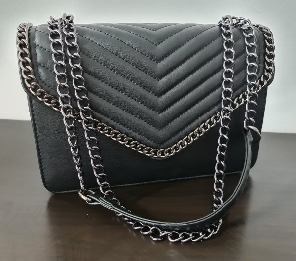 Handtasche &quot;ROCK IT&quot; mit Ketten Applikation und Ketten Schulteriemen, schwarz